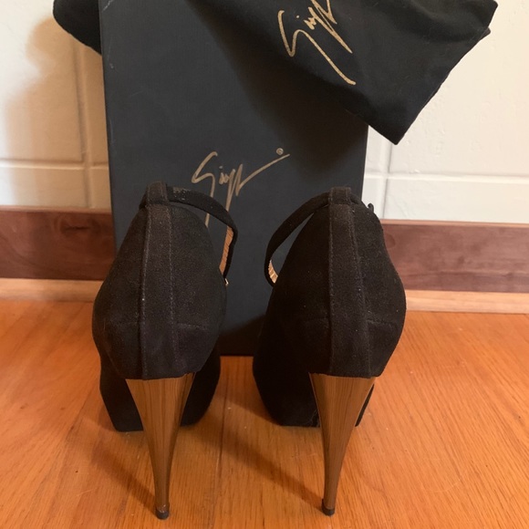 Brand new never worn Giuseppe Zanotti heels - Picture 5 of 8